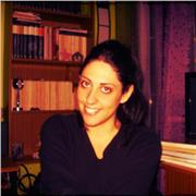 Profesora en educación primaria enseña a dominar la materia